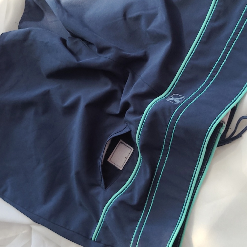 Carve Designs Swim Shorts. Size 6 - Picture 5 of 6